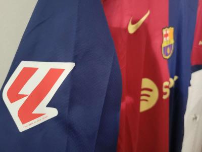 FC Barcelona Jersey Soccer 2025 Fan Version Size XL Lewandow - Thumbnail 3