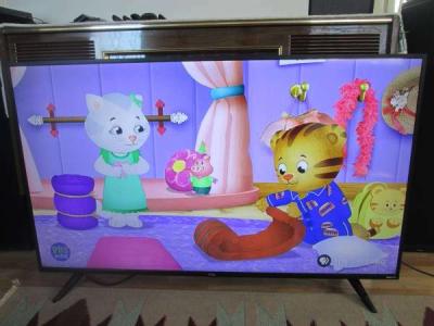 TCL Roku TV 4K  49 inches - Thumbnail 3