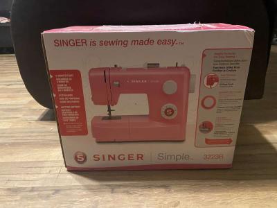 Singer sewing machine - Thumbnail 2