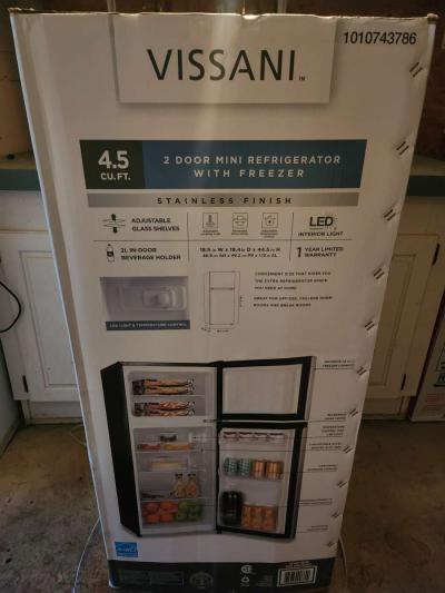 Vissani Mini Refrigerator with Freezer - Thumbnail 5