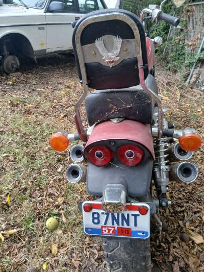 1988 honda magna motorcycle  sold as is - Thumbnail 6