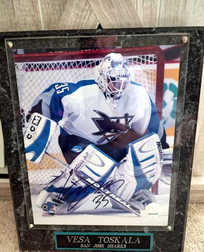 Vesa Toskala Signed Sharks 8x10 Gloss Finish Photo in Heavy - Thumbnail 2