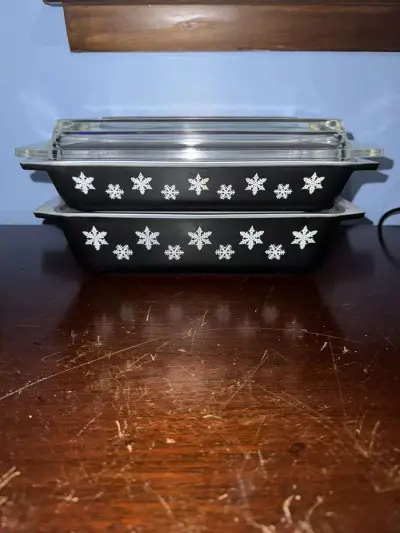 black and white Pyrex set - Thumbnail 2