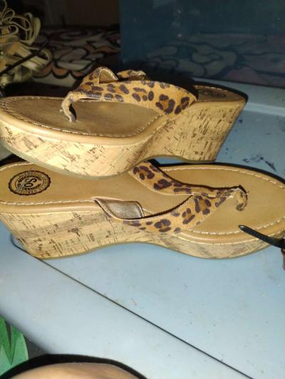 womans size 8 shoes - Thumbnail 2