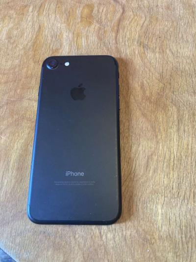 iPhone 7 with case and charger - Thumbnail 3