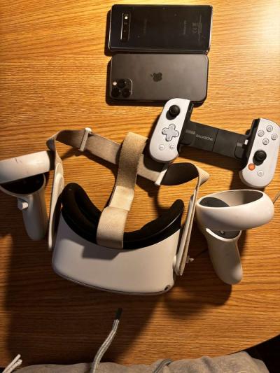 iPhone 12 Pro with cr headset and controllers - Duluth, Georgia