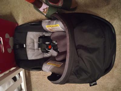 infant car seat with attachable base - Thumbnail 3