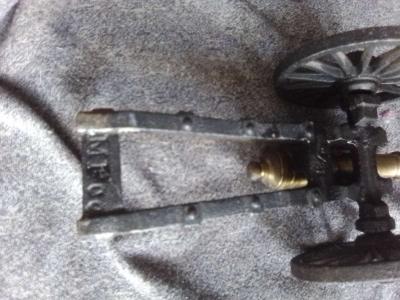 VINTAGE MFCO BRASS FIELD CANNON YORKTOWN VA FIGURINE - Thumbnail 2