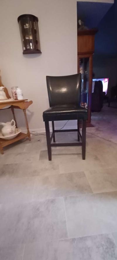 kitchen table and chairs - Thumbnail 4