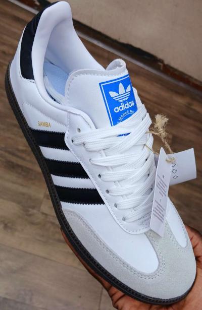 Sneakers - Thumbnail 4