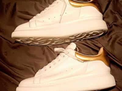 a pair of Alexander McQueen sneakers  size 9 - Thumbnail 5