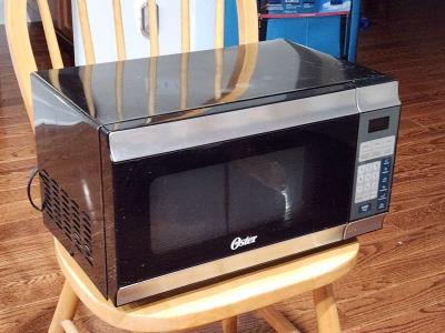 Moving Sale by end Oct 15th Countertop Microwave Oven 700W - Thumbnail 3