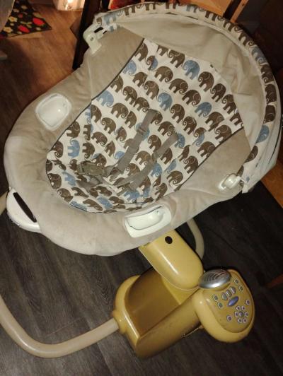 2 different baby swing - Thumbnail 2