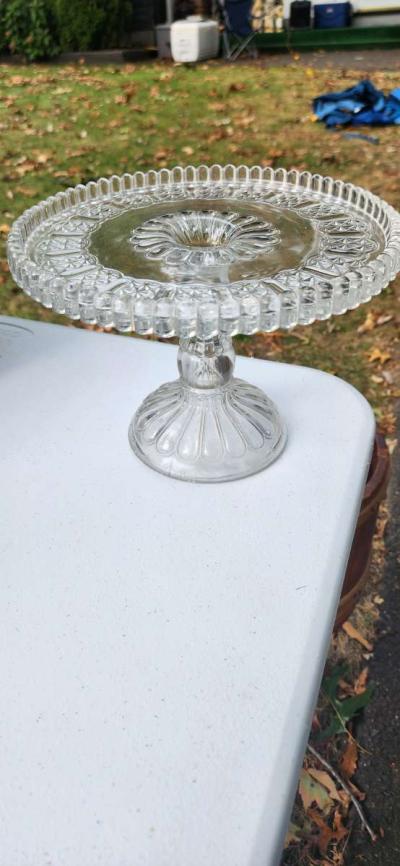 Adams Cottage Cake Stand
