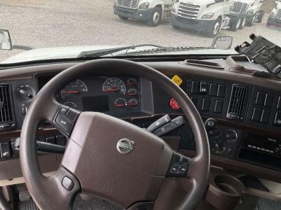 2018 Volvo VNL64T670 Sleeper Truck - Thumbnail 5