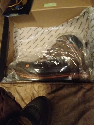 I cannot wear these boots anymore theyre size 13 wide - Thumbnail 3