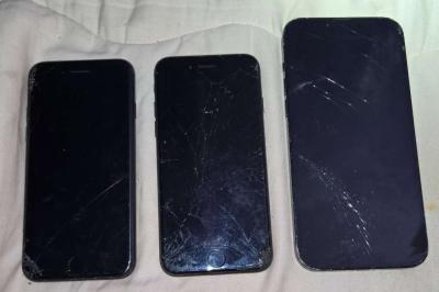 3 used iPhones - Thumbnail 2