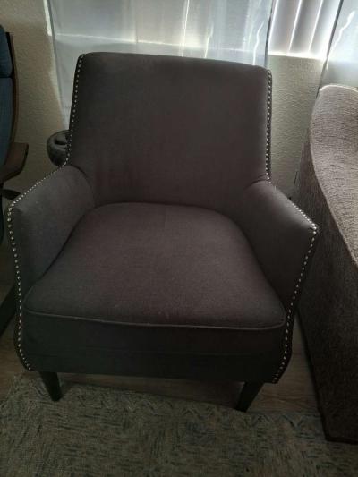 2 black chairs - Thumbnail 2