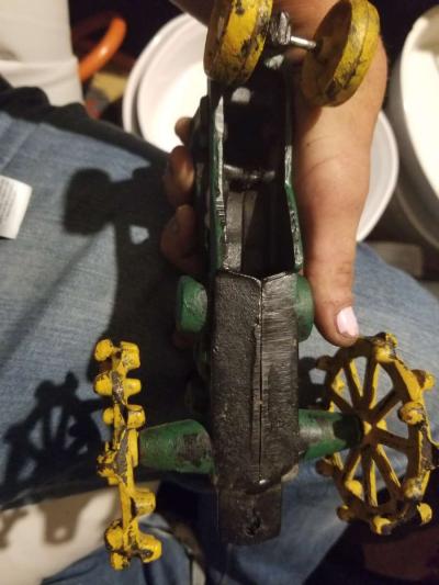 Cast Iron tractor unbranded - Thumbnail 2