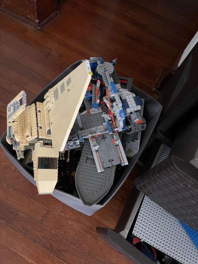 Tons and tons of legos not separating - Thumbnail 2