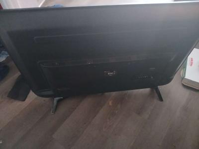 lg 49 inch smart TV 4k - Thumbnail 2