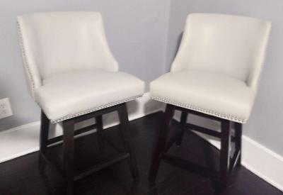 Asher White Swive lNailhead Trim Bar Counter Stool Set of 2 - Detroit, Michigan