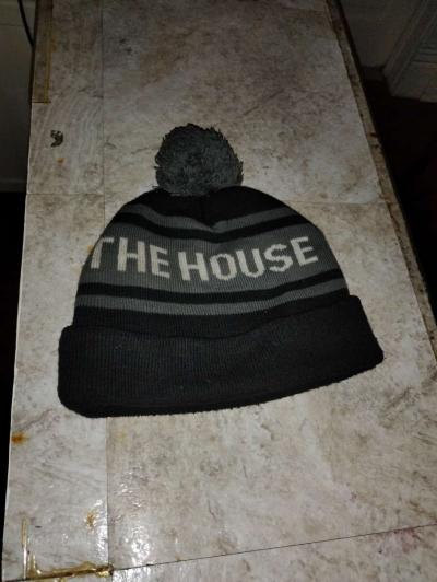 the house very nice skull cap like new fits good and is warm - Thumbnail 3