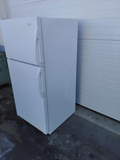 Magic Chef Refrigerator and Freezer Apartment Size Like New - Thumbnail 2