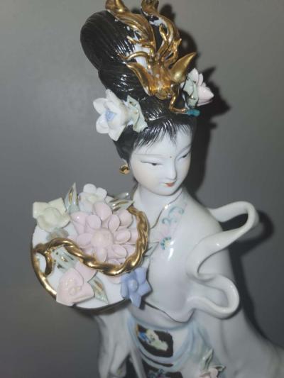 Geisha Woman - Thumbnail 3