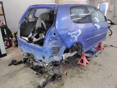 Nice 2008 VW R 32 Shell Carpet and Sunroof No Doors OEM - Thumbnail 3