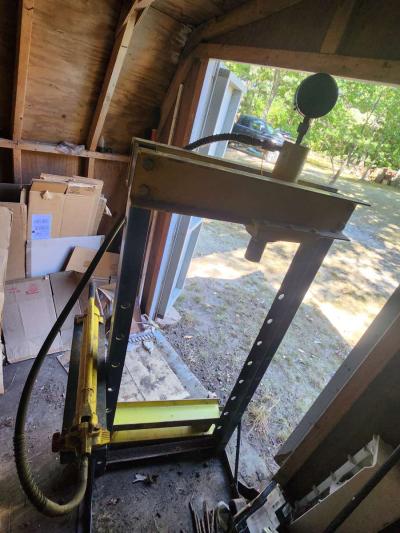 Hydraulic Press - Thumbnail 3