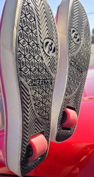 Pink Heelys Youth Tennis Shoes Size 6 - Thumbnail 2