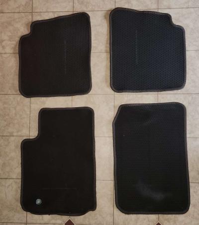 Ford Explorer carpeted floor mats - Thumbnail 2