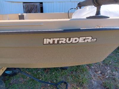 Pelican intruder 12 foot Jon boat - Thumbnail 4