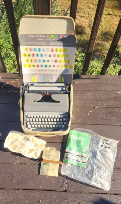 Vintage 1960 Torpedo Typewriter - Thumbnail 3