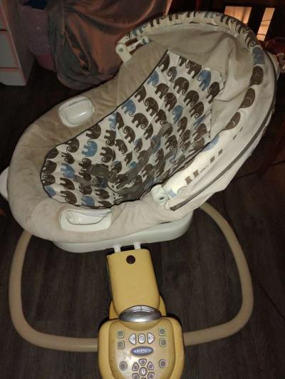 2 different baby swing - Thumbnail 3