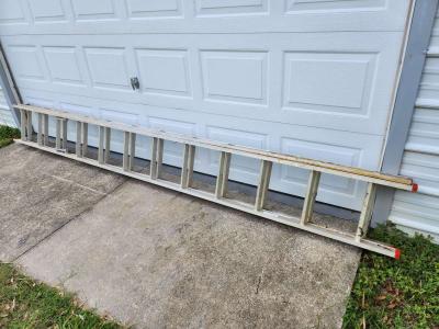 24Ft Aluminum Extension Ladder - Thumbnail 3