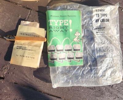 Vintage 1960 Torpedo Typewriter - Thumbnail 4