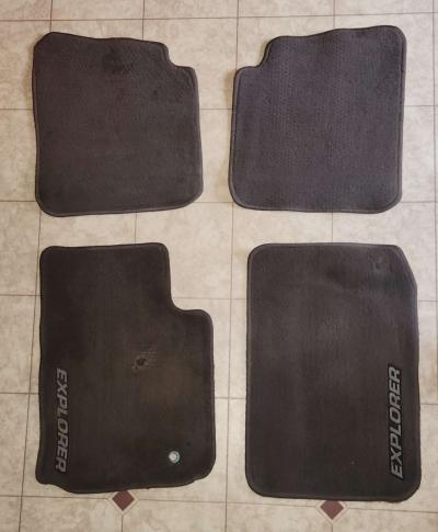 Ford Explorer carpeted floor mats