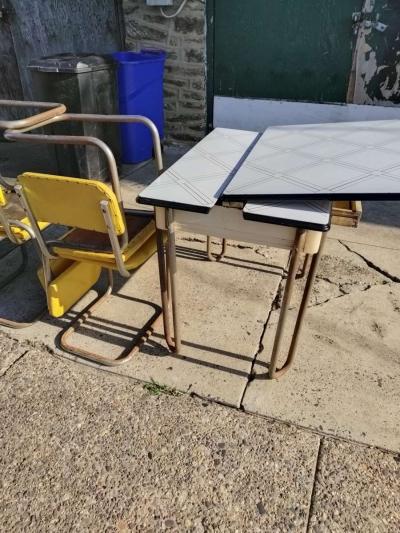 Vintage Enamel dinner table - Thumbnail 2