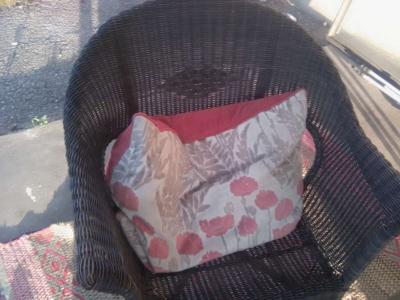 wicker furniture set and rug - Thumbnail 2