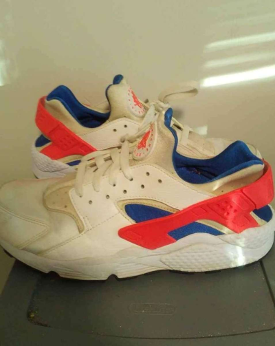 size 10 like new dont ware uggs added - Thumbnail 2