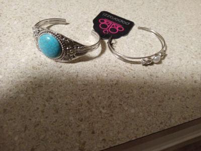 Necklace and earrings set bracelets