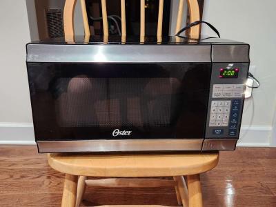 Moving Sale by end Oct 15th Countertop Microwave Oven 700W - Thumbnail 2