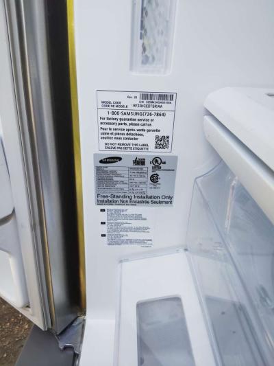 Samsung Refrigerator and Freezer - Thumbnail 3