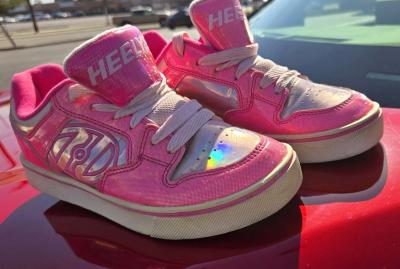 Pink Heelys Youth Tennis Shoes Size 6 - Thumbnail 3
