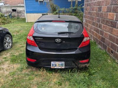 2014 Hyundai Accent hatchback - Thumbnail 4