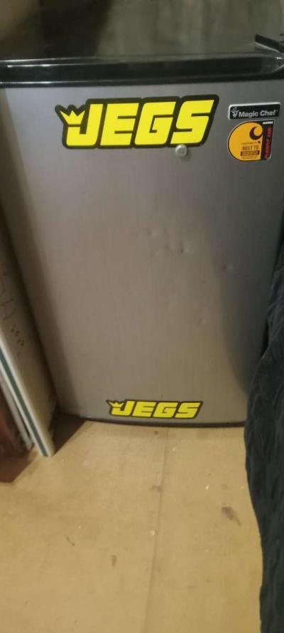 Mini Fridge - Thumbnail 2