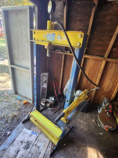 Hydraulic Press - Thumbnail 2