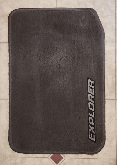 Ford Explorer carpeted floor mats - Thumbnail 3